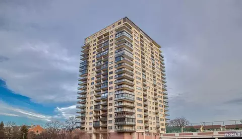 1203 River Rd #16C, Edgewater, NJ 07020