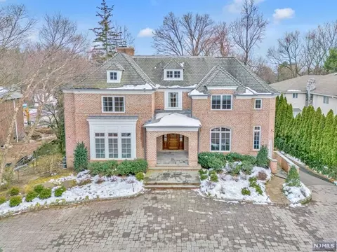 300 Hutchinson Rd, Englewood, NJ 07631