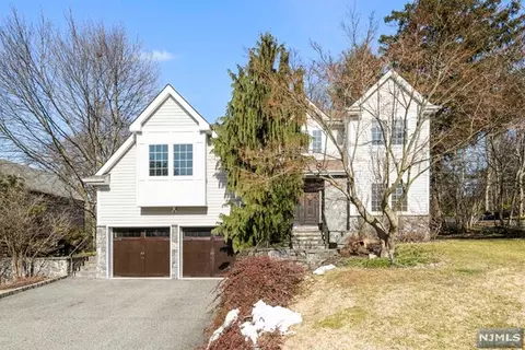 31 Royden Rd, Tenafly, NJ 07670