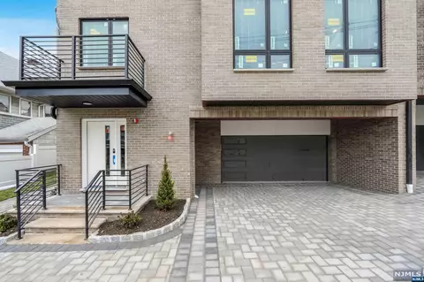 109 Henry Ave #B, Palisades Park, NJ 07650