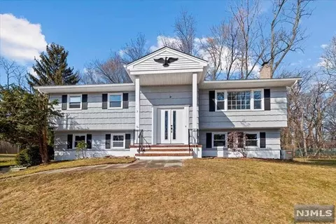7 Stone Ridge Ln, Ho Ho Kus, NJ 07423