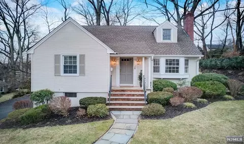 41 Grandview Ave, Glen Rock, NJ 07452