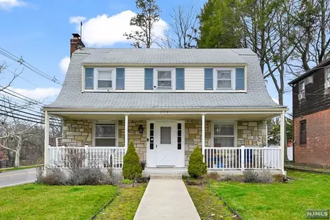 719 Ramapo Rd, Teaneck, NJ 07666