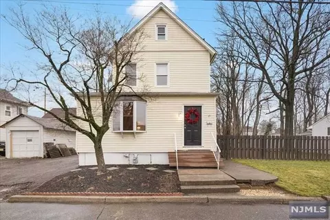 16 Dyer Ave, Emerson, NJ 07630