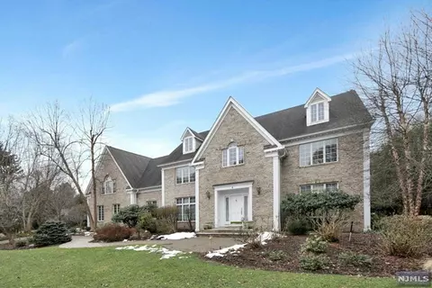 6 Sunflower Dr, Saddle River, NJ 07458