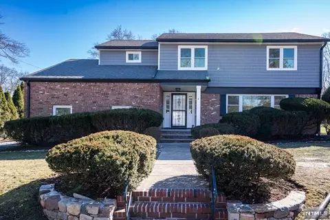 4 Sycamore St, Cresskill, NJ 07626