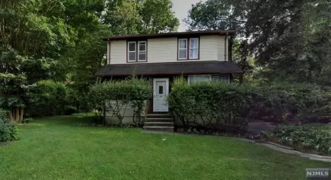 444 New Bridge Rd, Teaneck, NJ 07666