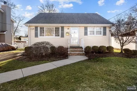 320 Hoover Ave, Township Of Washington, NJ 07676