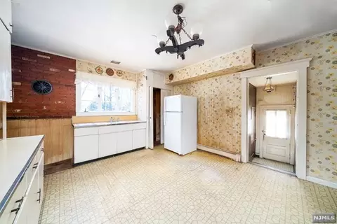 60 Woodcliff Lake Rd, Saddle River, NJ 07458