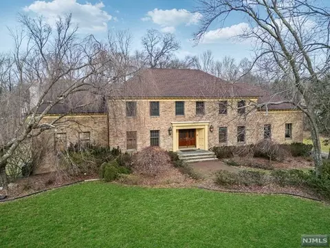 991 Valley Rd, Franklin Lakes, NJ 07417