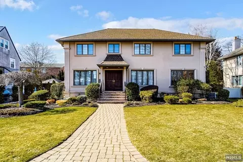 1099 Arcadian Way, Fort Lee, NJ 07024