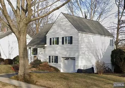 647 Bryant Ave, Teaneck, NJ 07666