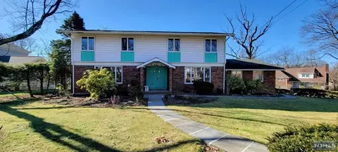 110 Edgemont Pl, Teaneck, NJ 07666