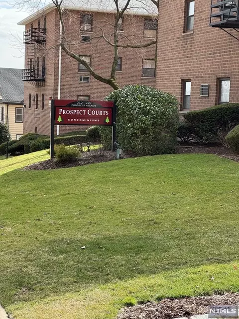 220 Prospect Ave, Hackensack, NJ 07601