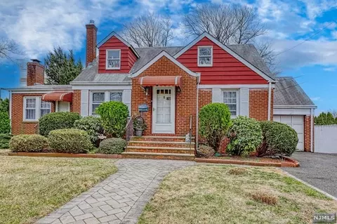 6 Locust St, Elmwood Park, NJ 07407