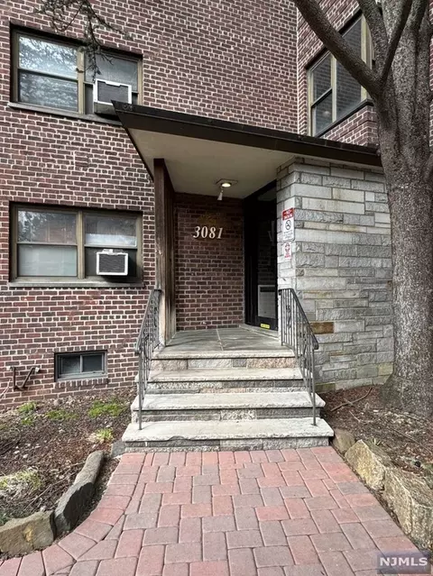 3081 Edwin Ave #4J, Fort Lee, NJ 07024