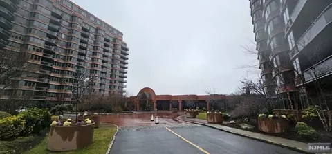 100 Carlyle Dr #9FN, Cliffside Park, NJ 07010