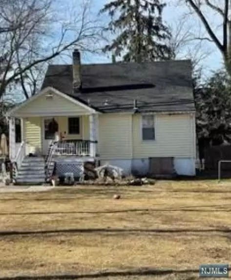 10 Dodd Rd, West Caldwell, NJ 07006