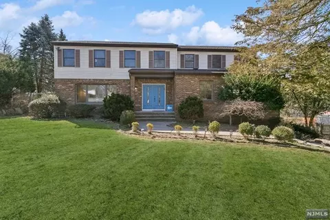10 Hillside Ave, Cresskill, NJ 07626