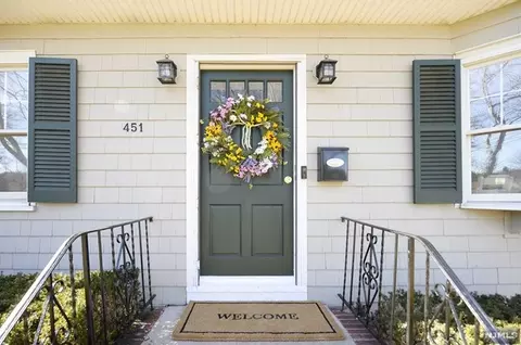451 Dorchester Rd, Ridgewood, NJ 07450