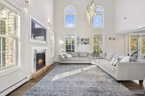 1124 Sheridan St, New Milford, NJ 07646