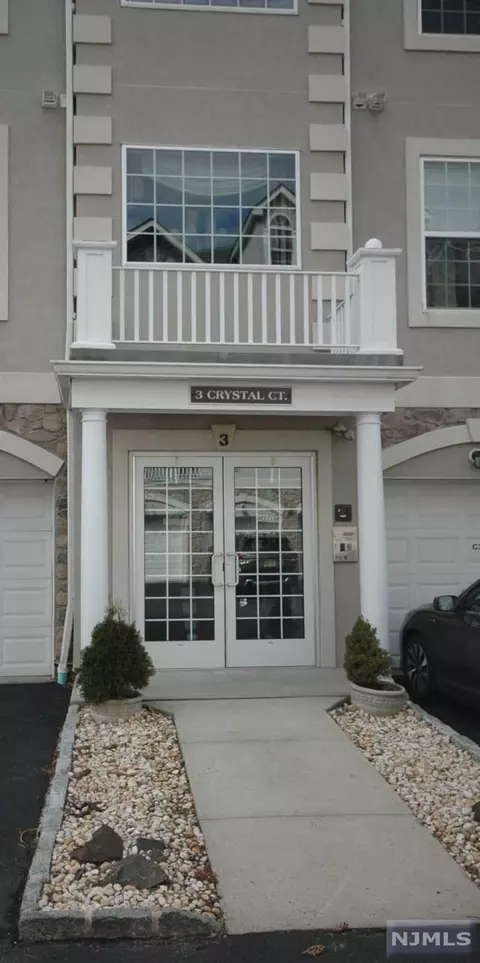 3 Crystal Ct #B3, Woodland Park, NJ 07424