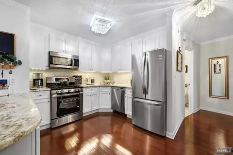 555 North Ave #4N, Fort Lee, NJ 07024
