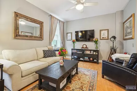 5201 Rio Vista Dr #5201, Mahwah, NJ 07430
