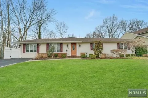 333 Valley Rd, River Edge, NJ 07661