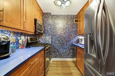 555 North Ave #16W, Fort Lee, NJ 07024