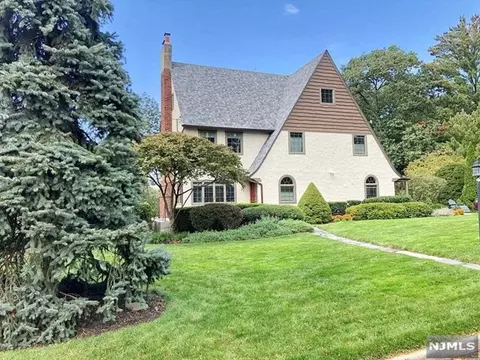 56 Heermance Pl, Ridgewood, NJ 07450