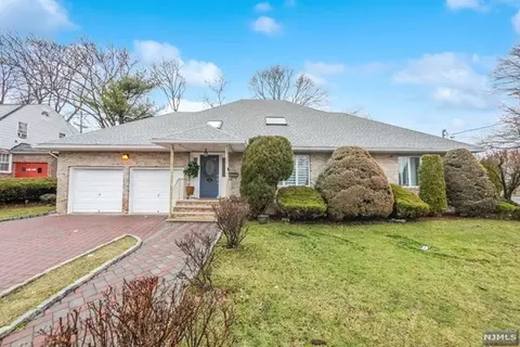135 E Lawn Dr, Teaneck, NJ 07666