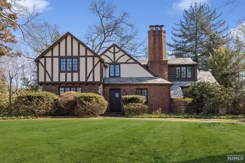 20 Park St, Tenafly, NJ 07670