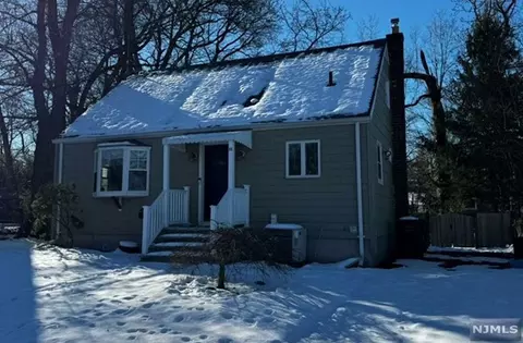 15 Belvin Ct, Bergenfield, NJ 07621