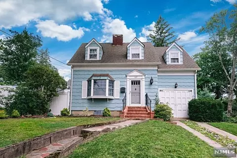 127 Grove St, Waldwick, NJ 07463