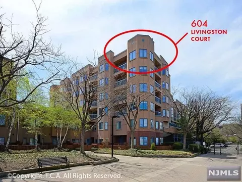 604 Livingston Ct, Edgewater, NJ 07020