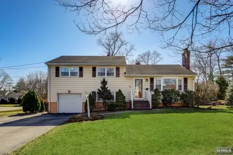 276 Eldon Ct, Ridgewood, NJ 07450