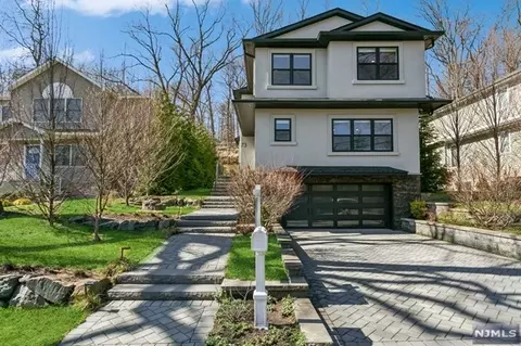 73 Cedar St, Cresskill, NJ 07626