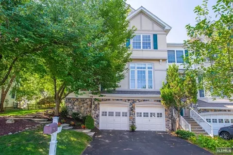 35 Winding Rdg, Oakland, NJ 07436