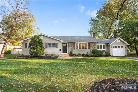 49 Highwood Rd, Ramsey, NJ 07446