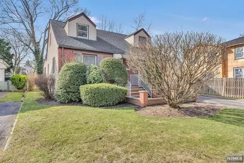 82 Surrey Ln, Bergenfield, NJ 07621