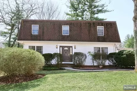 12 Mountainview Rd, Cresskill, NJ 07626