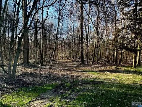 7 Monroe Dr, Mahwah, NJ 07430