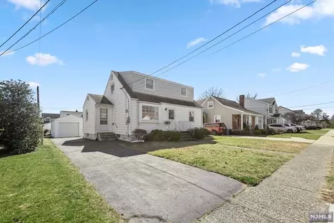 100 Graham Ter, Saddle Brook, NJ 07663