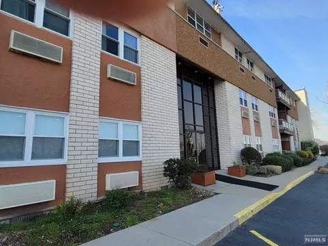 1111 River Rd #G34, Edgewater, NJ 07020