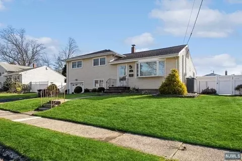 169 Summit Ave, Dumont, NJ 07628