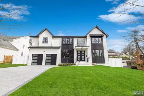 536 Burlington St, Paramus, NJ 07652