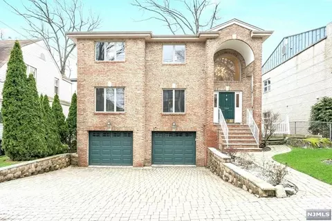 304 Tom Hunter Rd, Fort Lee, NJ 07024