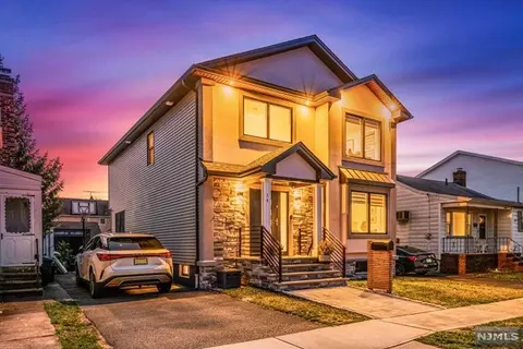 14 Mckenzie Ave, East Rutherford, NJ 07073