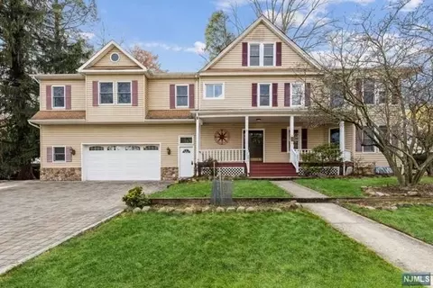 201 Brookside Ave, Cresskill, NJ 07626